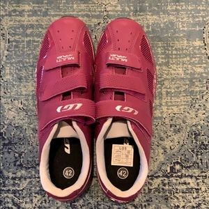 Barely worn spin shoes, size 42 - women’s 9